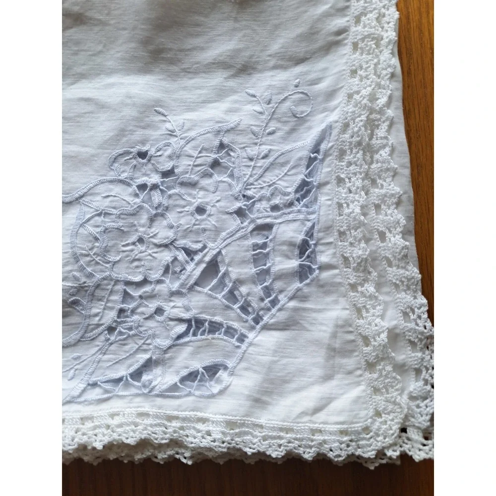 VTG White Cotton Linen Tablecloth 43.5 X 43.5 in Cutwork Embroidery  Lace Trim